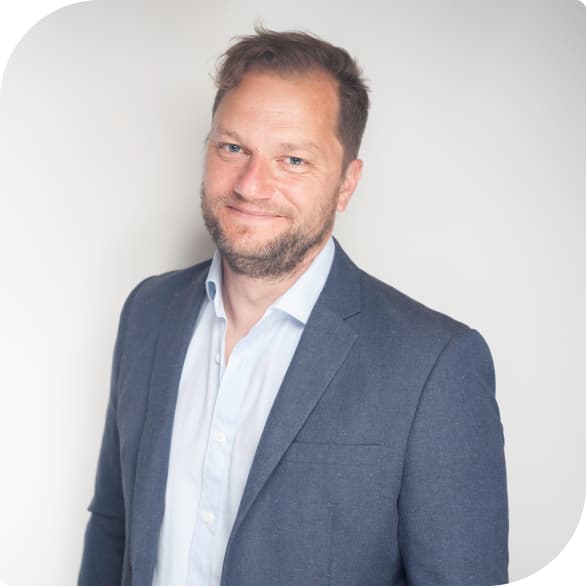 sam evans, consultant ophthalmologist